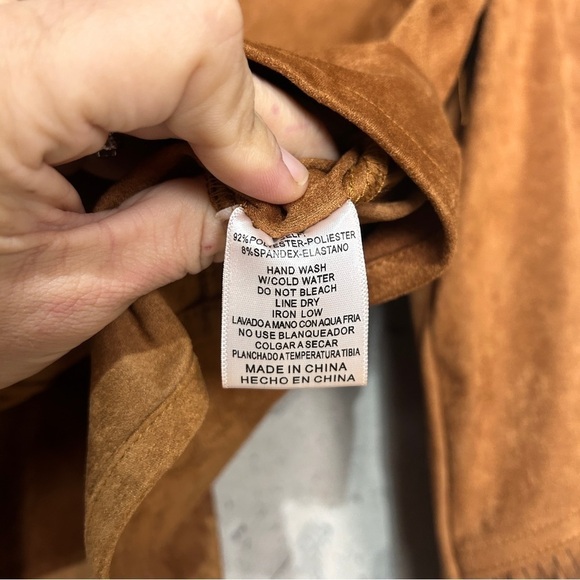 The Be brand cognac tan faux suede fringe button up shacket button up medium - Picture 5 of 6
